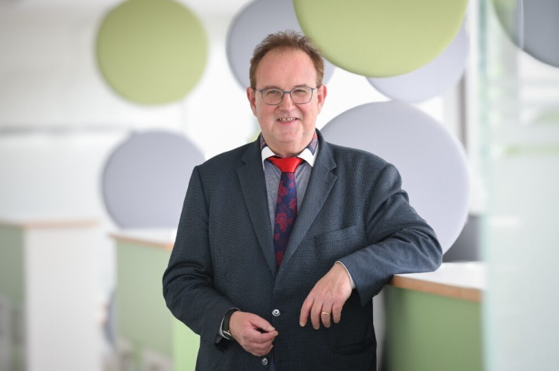 Dr. Peter Queitsch Dr. Peter Queitsch