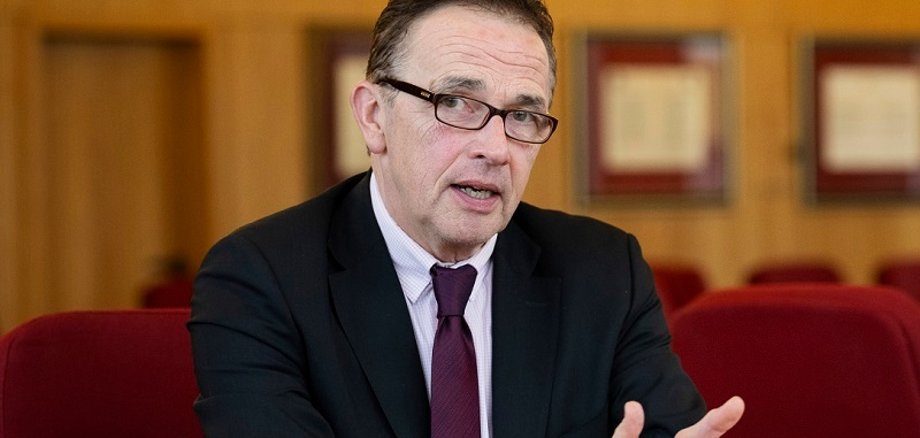 Interview mit Prof. Landscheidt, Präsident des Städte- und Gemeindebund Nordrhein-Westfalen im Rathaus von Kamp-Lintfort im Dezember 2023. 