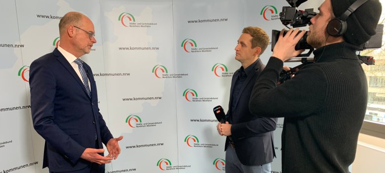 Hauptgeschäftsführer Christof Sommer bei einem Interview mit RTL/ntv.