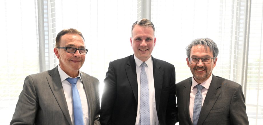 v.l.n.r.: Prof. Dr. Christoph Landscheidt (1. Vizepräsident StGB NRW), Tobias Stockhoff (Präsident StGB NRW), Dr. Eckhard Ruthemeyer (Ehrenpräsident StGB NRW)