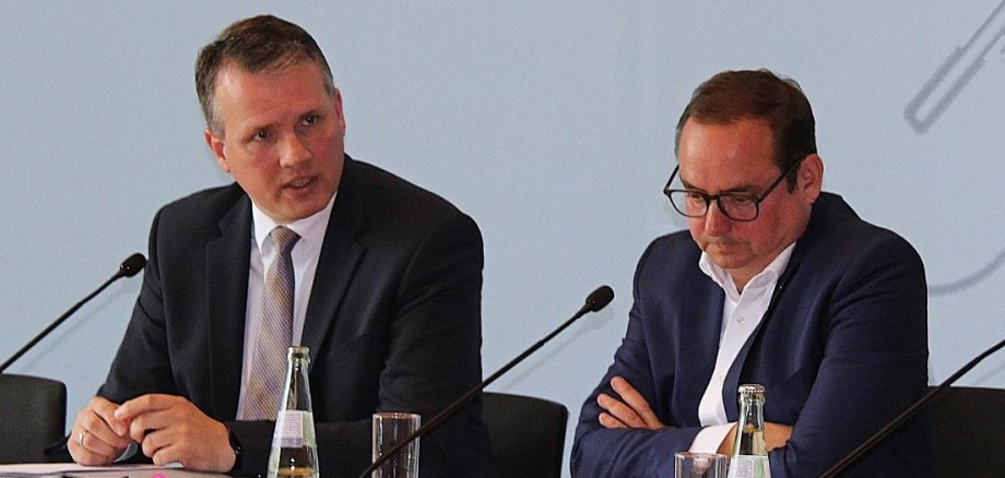 Landespressekonferenz 2026 StGB-Präsident Tobias Stockhoff (l.) und Städtetagsvorsitzender Thomas Kufen auf der Landespressekonferenz